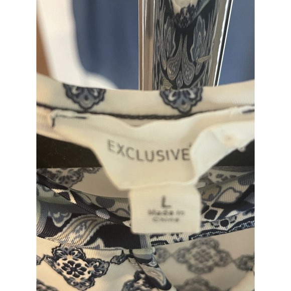 Exclusive One Knit Blue Patterned Top Stretch Sleeveless Size Large - Picture 2 of 7